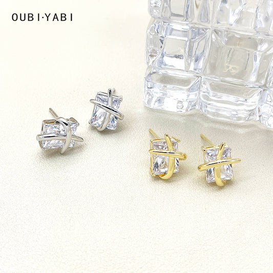 ZHONGTAI Sweet and little fresh earrings 13.3mmx10.3mm Diamond earrings, new trendy earrings, niche design, high-end feel earrings